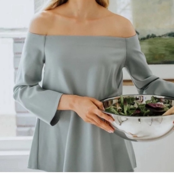 TUCKERNUCK Miranda Off The Shoulder Boxy Blouse in Arctic Blue Small - Picture 1 of 8